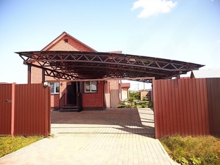 Навес полуарочный из поликарбоната для нескольких авто Навес полуарочный из поликарбоната для нескольких авто